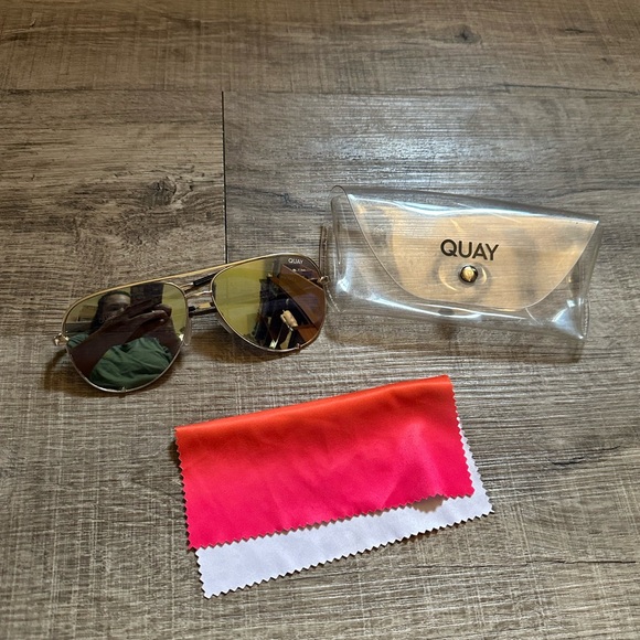 Quay Australia Sunglasses with Clear Case - used- read description - Picture 1 of 9
